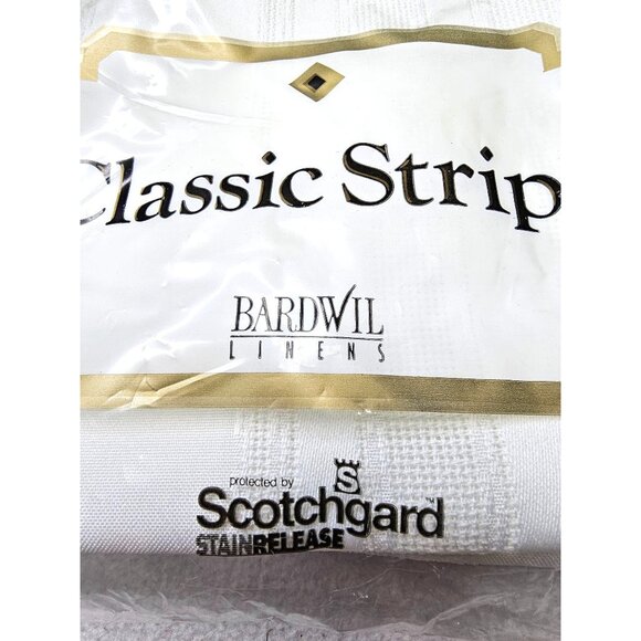 New Bardwil Linens Classic Stripe Tablecloth 60" X 84" Oblong Scotchgard White - Picture 3 of 8